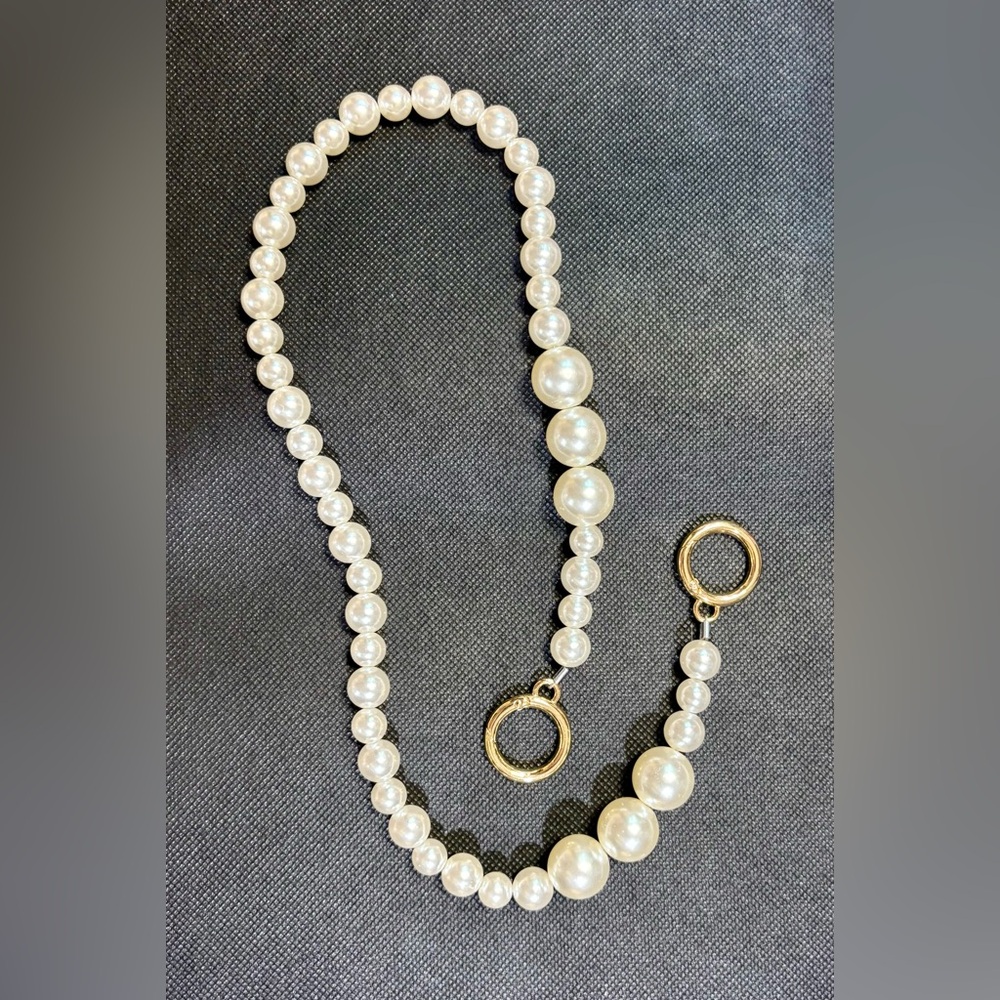Elegant Pearl Handbag Strap with Gold Attachments